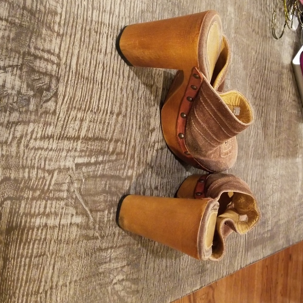 Clog - Picture 3 of 3